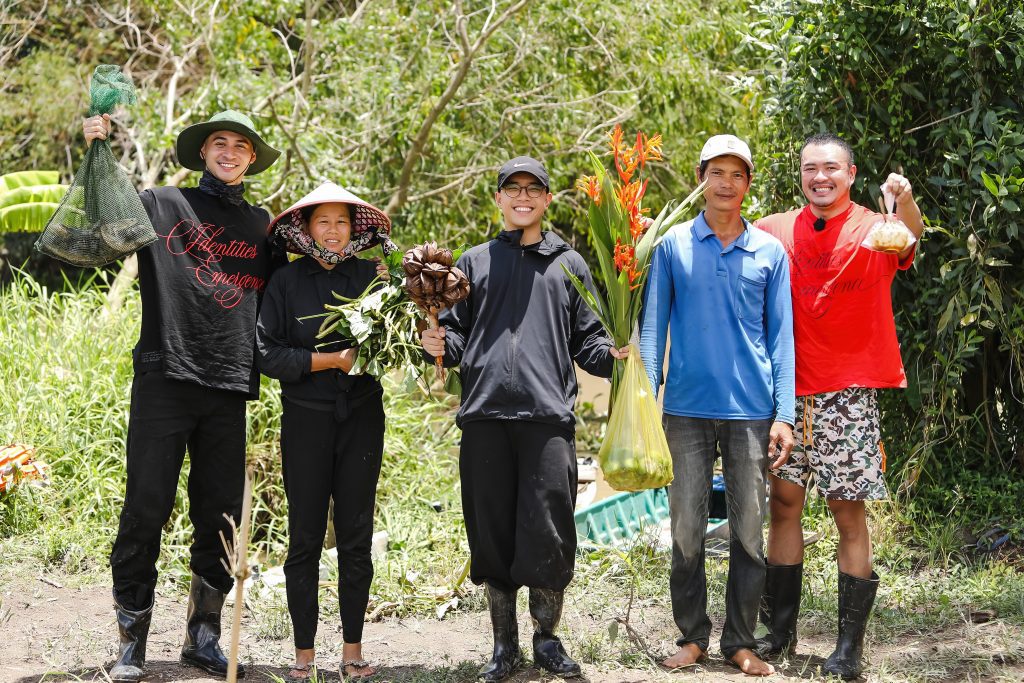 Chi Pu, Hương Giang và Ninh Dương Story tá hỏa khi lần đầu chăm em tại tập 3 "Hàng xóm mới"- Ảnh 7. Chi Pu, Hương Giang và Ninh Dương Story tá hỏa khi lần đầu chăm em tại tập 3 "Hàng xóm mới"- Ảnh 7.