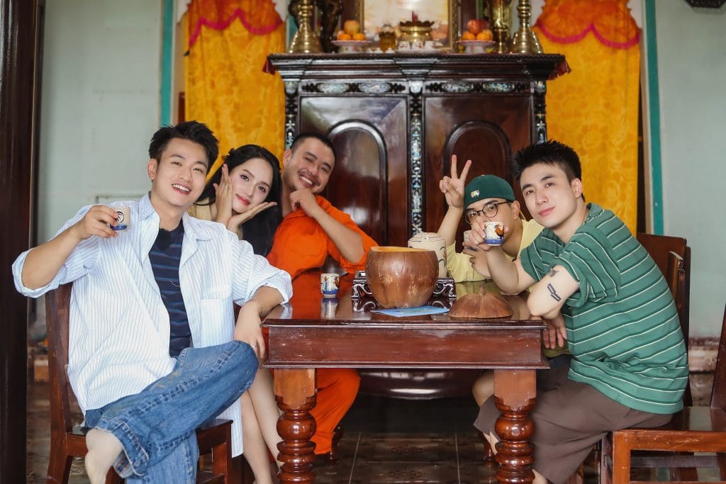 Ninh Dương Story "tách lẻ" ngay tập đầu, Chi Pu - Hương Giang “xanh mặt” khi bắt vịt trong "Hàng xóm mới"- Ảnh 7.