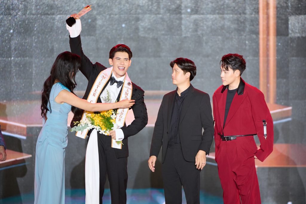 Dương Thị Hồng Vy - Tạ Minh Quý được vinh danh Hoa hậu – Nam vương Đại sứ Miss - Mister Celebrity Vietnam 2025- Ảnh 3. Dương Thị Hồng Vy - Tạ Minh Quý được vinh danh Hoa hậu – Nam vương Đại sứ Miss - Mister Celebrity Vietnam 2025- Ảnh 3.