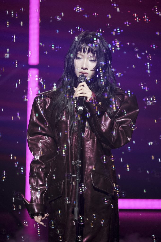 Mỹ Mỹ khoe khả năng trình diễn ấn tượng, bùng nổ với fancon đầu tiên trong sự nghiệp- Ảnh 3. Mỹ Mỹ khoe khả năng trình diễn ấn tượng, bùng nổ với fancon đầu tiên trong sự nghiệp- Ảnh 3.