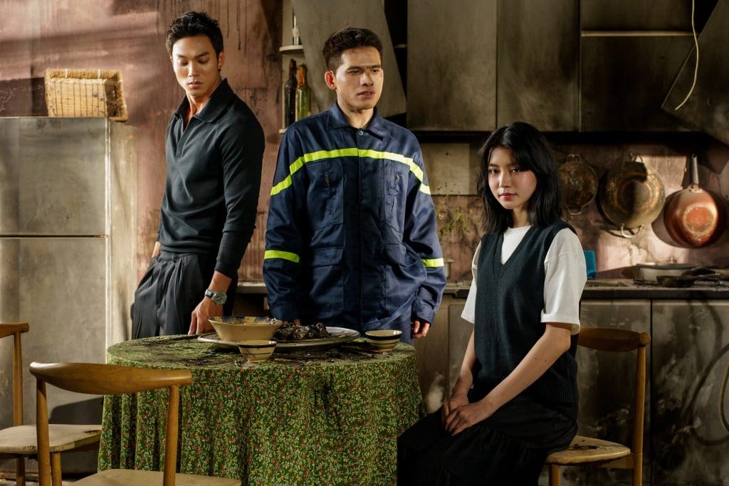Quốc Thiên đầy mạo hiểm, chấp nhận nguy hiểm khi thực hiện MV "Tự dưng thành người lạ"- Ảnh 4.