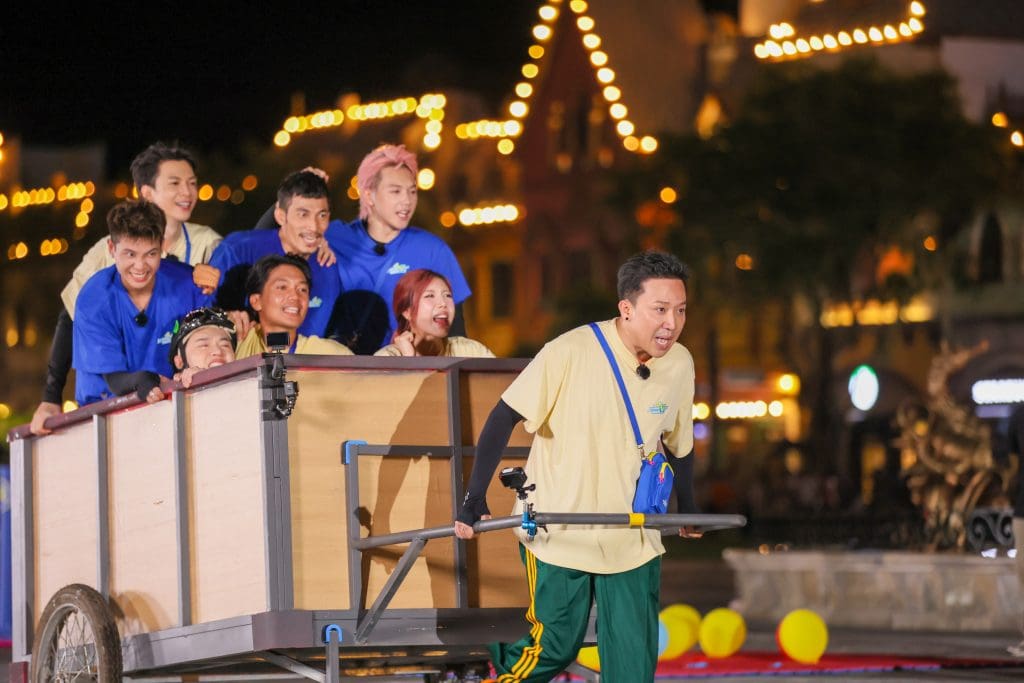 Lần đầu tiên "khủng long" Trấn Thành chạm trán "sói già" Liên Bỉnh Phát sau 6 năm- Ảnh 1. Lần đầu tiên "khủng long" Trấn Thành chạm trán "sói già" Liên Bỉnh Phát sau 6 năm- Ảnh 1.