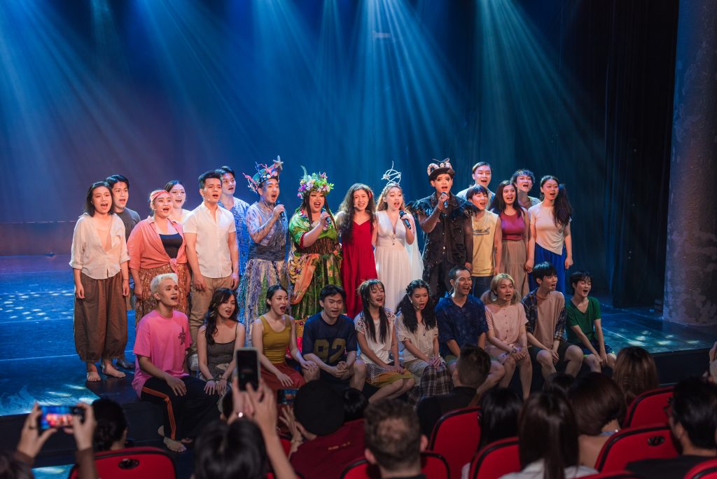 Ca sĩ Phương Vy dẫn chồng Tây và con gái xem nhạc kịch “Once On This Island”- Ảnh 8.