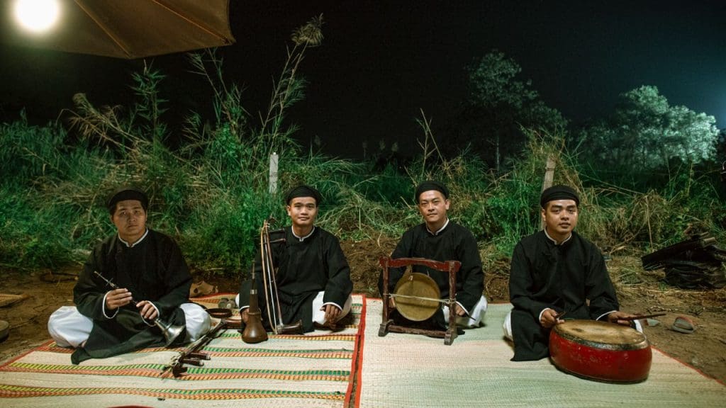 "Cải mả" thay đổi lịch chiếu, hé lộ quá trình ê-kíp lăn xả giữa nghĩa trang để tạo nên chuyện phim chân thật, ám ảnh- Ảnh 5.