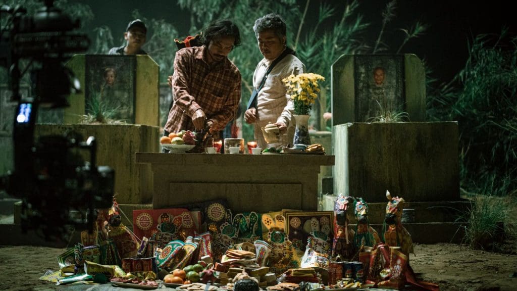 "Cải mả" thay đổi lịch chiếu, hé lộ quá trình ê-kíp lăn xả giữa nghĩa trang để tạo nên chuyện phim chân thật, ám ảnh- Ảnh 6.