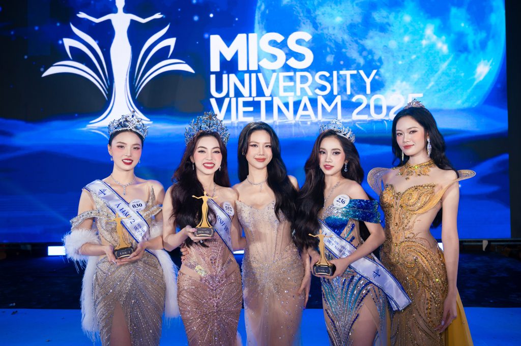 Không hổ danh “Best Mentor”, 3 thí sinh team Bùi Quỳnh Hoa đạt ngôi vị cao nhất Hoa hậu Sinh viên Việt Nam 2025- Ảnh 3. Không hổ danh “Best Mentor”, 3 thí sinh team Bùi Quỳnh Hoa đạt ngôi vị cao nhất Hoa hậu Sinh viên Việt Nam 2025- Ảnh 3.