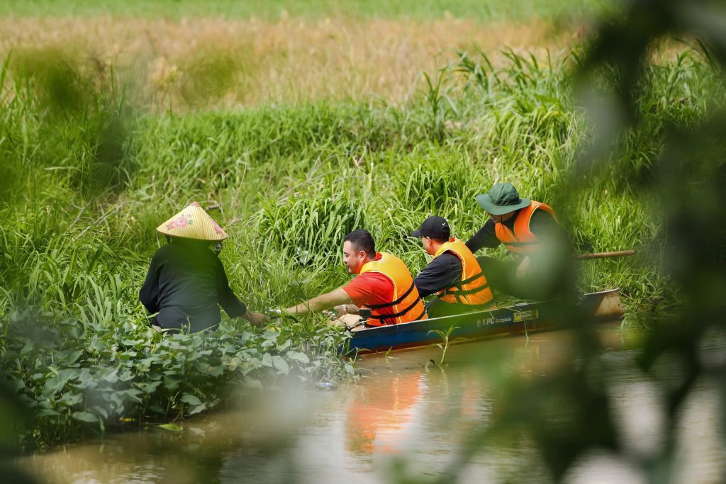 Chi Pu, Hương Giang và Ninh Dương Story tá hỏa khi lần đầu chăm em tại tập 3 "Hàng xóm mới"- Ảnh 2. Chi Pu, Hương Giang và Ninh Dương Story tá hỏa khi lần đầu chăm em tại tập 3 "Hàng xóm mới"- Ảnh 2.