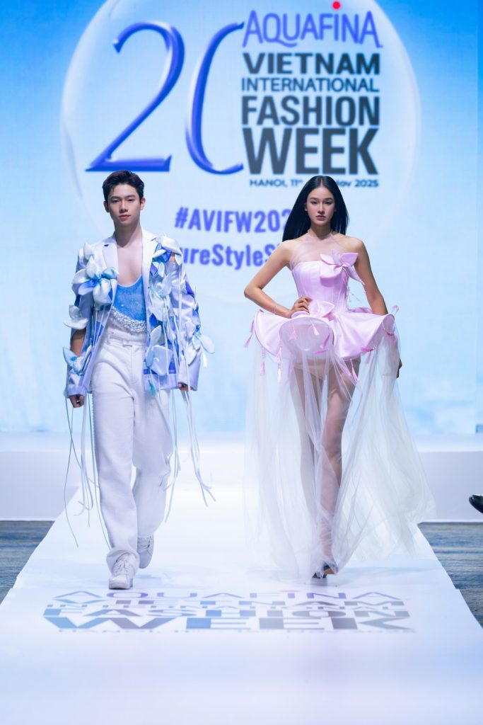 Kỷ niệm 20 m&ugrave;a, Vietnam International Fashion Week t&ocirc;n vinh bản sắc thời trang Việt- Ảnh 5.