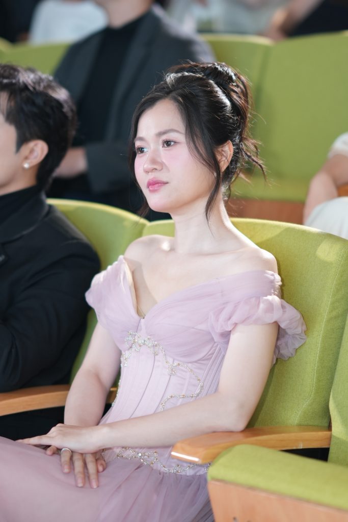 Gin Tuấn Kiệt – Lâm Vỹ Dạ làm "thầy giáo - cô giáo" trong show thực tế mới "Trường học siêu sao"- Ảnh 5. Gin Tuấn Kiệt – Lâm Vỹ Dạ làm "thầy giáo - cô giáo" trong show thực tế mới "Trường học siêu sao"- Ảnh 5.