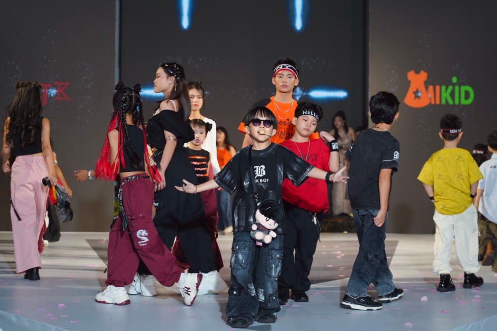 Rapper 8 tuổi “Em bé chất” làm vedette, khuấy động sàn diễn thời trang nhí- Ảnh 3. Rapper 8 tuổi “Em bé chất” làm vedette, khuấy động sàn diễn thời trang nhí- Ảnh 3.