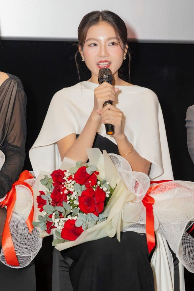 Dàn sao Lương Gia Huy, Bích Ngọc, Thái Trà My, Dũng Bino ra mắt phim "Bịt mắt bắt nai" sau 3 năm bấm máy- Ảnh 6.