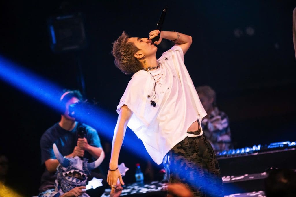 OSAD diễn live 10 b&agrave;i trong buổi ra mắt album đầu tay, kh&ocirc;ng &aacute;p lực khi cộng t&aacute;c với producer onionn.- Ảnh 3.