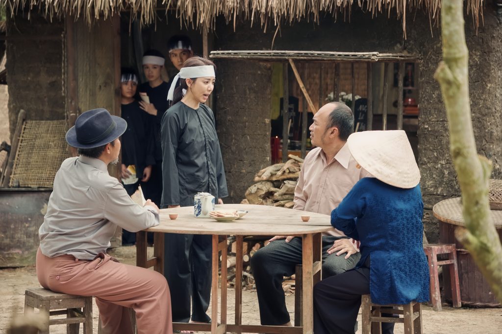 Không phải Tiến Luật, Thu Trang gây bất ngờ khi công khai "người tình màn ảnh" Ngọc Thuận trong "Ai thương ai mến"- Ảnh 3. Không phải Tiến Luật, Thu Trang gây bất ngờ khi công khai "người tình màn ảnh" Ngọc Thuận trong "Ai thương ai mến"- Ảnh 3.