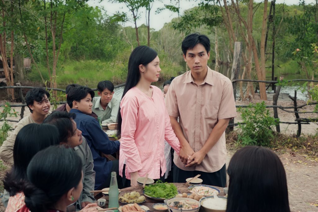 Không phải Tiến Luật, Thu Trang gây bất ngờ khi công khai "người tình màn ảnh" Ngọc Thuận trong "Ai thương ai mến"- Ảnh 5. Không phải Tiến Luật, Thu Trang gây bất ngờ khi công khai "người tình màn ảnh" Ngọc Thuận trong "Ai thương ai mến"- Ảnh 5.