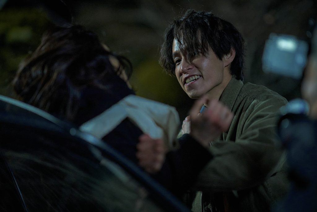 "Không bông tuyết nào trong sạch" - Phim Hàn đoạt giải phim Quốc tế hay nhất chuẩn bị ra mắt rạp Việt- Ảnh 4. "Không bông tuyết nào trong sạch" - Phim Hàn đoạt giải phim Quốc tế hay nhất chuẩn bị ra mắt rạp Việt- Ảnh 4.