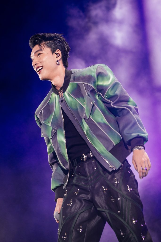 HIEUTHUHAI “thổi bùng” GENfest Presents MBILLION: Hứa hẹn set diễn đỉnh cao 45 phút, cháy hết mình cùng SUNDAYs- Ảnh 5. HIEUTHUHAI “thổi bùng” GENfest Presents MBILLION: Hứa hẹn set diễn đỉnh cao 45 phút, cháy hết mình cùng SUNDAYs- Ảnh 5.