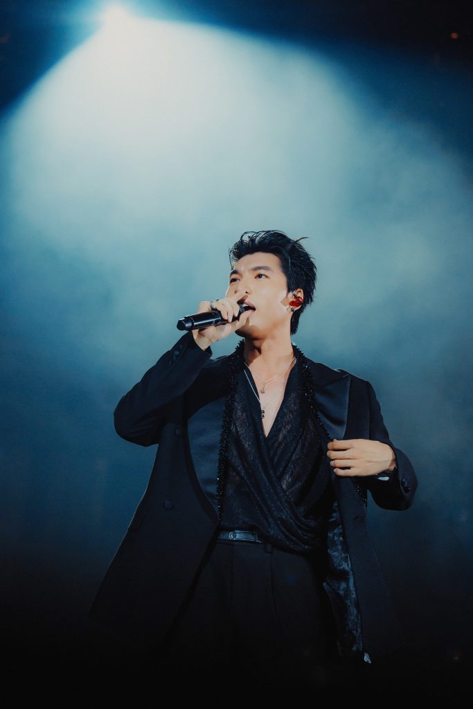 HIEUTHUHAI “thổi bùng” GENfest Presents MBILLION: Hứa hẹn set diễn đỉnh cao 45 phút, cháy hết mình cùng SUNDAYs- Ảnh 4. HIEUTHUHAI “thổi bùng” GENfest Presents MBILLION: Hứa hẹn set diễn đỉnh cao 45 phút, cháy hết mình cùng SUNDAYs- Ảnh 4.