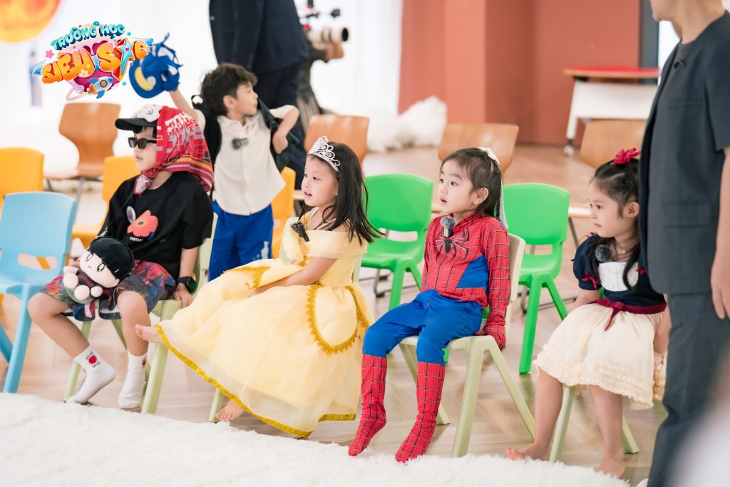 "Trường học siêu sao" tập 1: Dàn cast chính thức lộ diện, Lâm Vỹ Dạ bất ngờ bị “hắt hủi”- Ảnh 5. "Trường học siêu sao" tập 1: Dàn cast chính thức lộ diện, Lâm Vỹ Dạ bất ngờ bị “hắt hủi”- Ảnh 5.