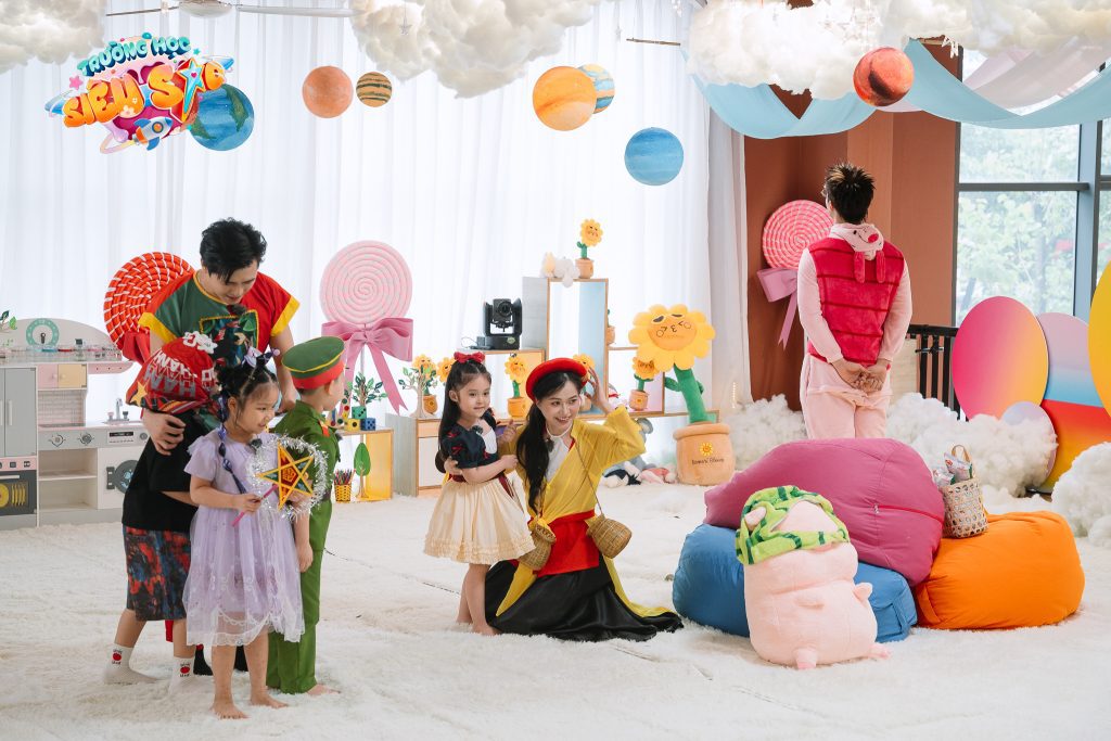 "Trường học siêu sao" tập 1: Dàn cast chính thức lộ diện, Lâm Vỹ Dạ bất ngờ bị “hắt hủi”- Ảnh 6. "Trường học siêu sao" tập 1: Dàn cast chính thức lộ diện, Lâm Vỹ Dạ bất ngờ bị “hắt hủi”- Ảnh 6.