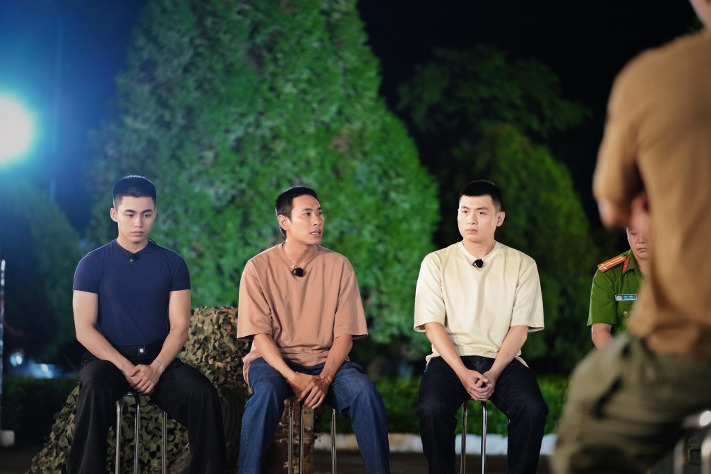 Lê Dương Bảo Lâm, Song Luân rơi nước mắt khi thực hiện nhiệm vụ cuối cùng của “Chiến sĩ quả cảm” mùa 1- Ảnh 9. Lê Dương Bảo Lâm, Song Luân rơi nước mắt khi thực hiện nhiệm vụ cuối cùng của “Chiến sĩ quả cảm” mùa 1- Ảnh 9.