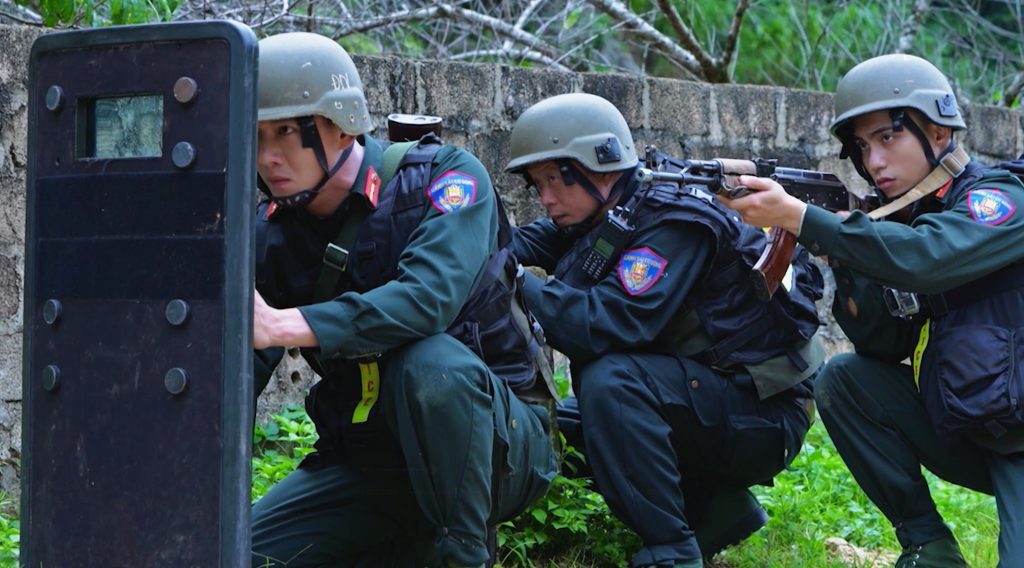 Lê Dương Bảo Lâm, Song Luân rơi nước mắt khi thực hiện nhiệm vụ cuối cùng của “Chiến sĩ quả cảm” mùa 1- Ảnh 5. Lê Dương Bảo Lâm, Song Luân rơi nước mắt khi thực hiện nhiệm vụ cuối cùng của “Chiến sĩ quả cảm” mùa 1- Ảnh 5.