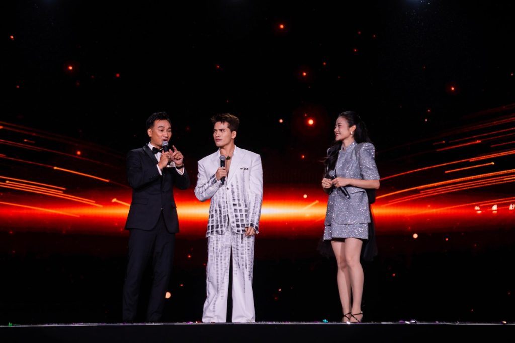 Đan Trường bật khóc trước hàng chục ngàn khán giả trong live concert kỷ niệm 30 năm ca hát- Ảnh 10. Đan Trường bật khóc trước hàng chục ngàn khán giả trong live concert kỷ niệm 30 năm ca hát- Ảnh 10.