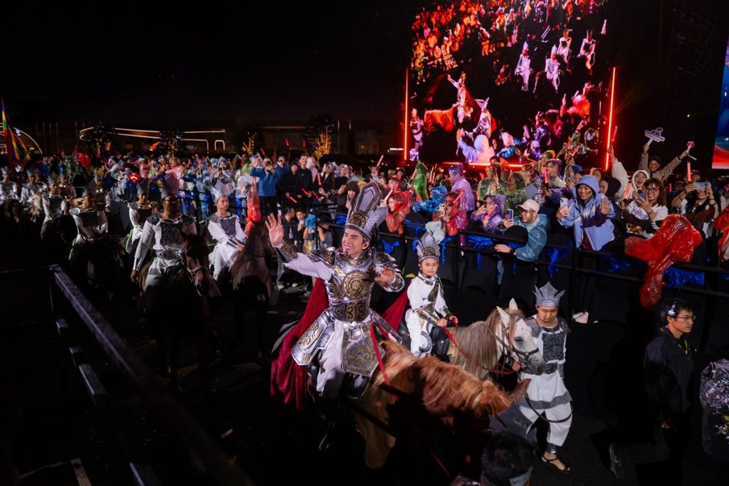 Đan Trường bật khóc trước hàng chục ngàn khán giả trong live concert kỷ niệm 30 năm ca hát- Ảnh 4. Đan Trường bật khóc trước hàng chục ngàn khán giả trong live concert kỷ niệm 30 năm ca hát- Ảnh 4.