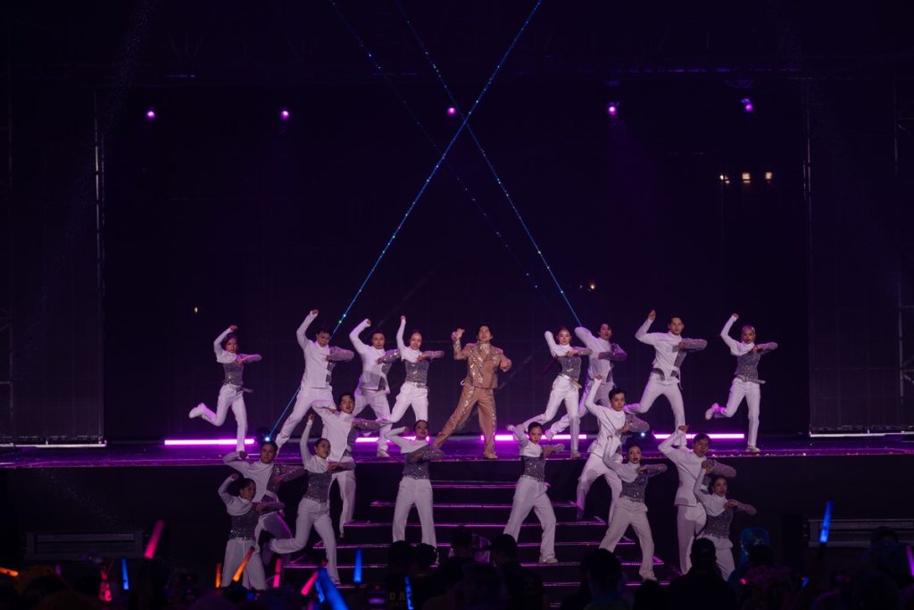 Đan Trường bật khóc trước hàng chục ngàn khán giả trong live concert kỷ niệm 30 năm ca hát- Ảnh 11. Đan Trường bật khóc trước hàng chục ngàn khán giả trong live concert kỷ niệm 30 năm ca hát- Ảnh 11.