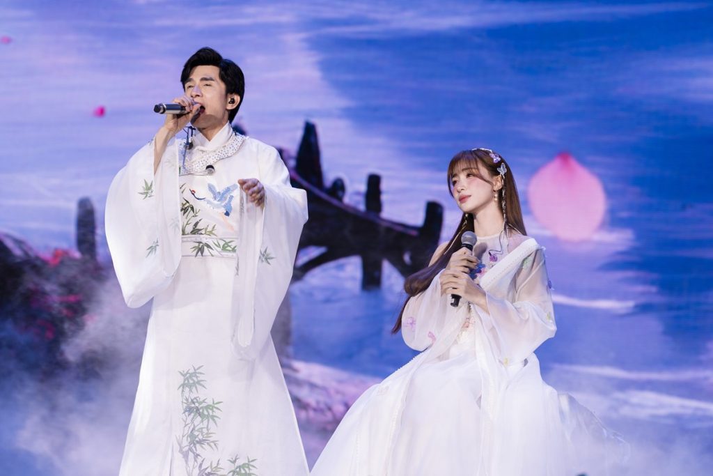 Đan Trường bật khóc trước hàng chục ngàn khán giả trong live concert kỷ niệm 30 năm ca hát- Ảnh 7. Đan Trường bật khóc trước hàng chục ngàn khán giả trong live concert kỷ niệm 30 năm ca hát- Ảnh 7.