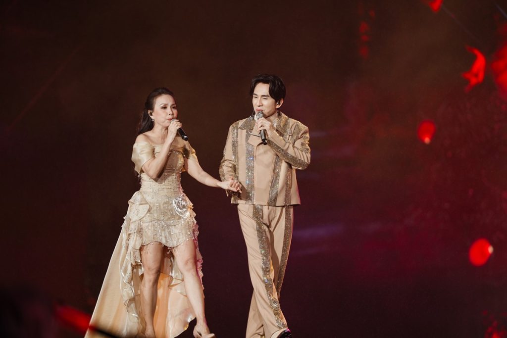 Đan Trường bật khóc trước hàng chục ngàn khán giả trong live concert kỷ niệm 30 năm ca hát- Ảnh 5. Đan Trường bật khóc trước hàng chục ngàn khán giả trong live concert kỷ niệm 30 năm ca hát- Ảnh 5.