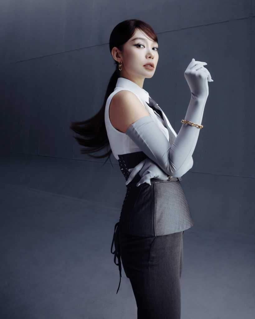 Minh Hằng hoá huấn luyện viên, “chấm điểm” 3 “thí sinh” Đồng Ánh Quỳnh, Tín Nguyễn, Khiết Đan trong MV mới - Ảnh 4. Minh Hằng hoá huấn luyện viên, “chấm điểm” 3 “thí sinh” Đồng Ánh Quỳnh, Tín Nguyễn, Khiết Đan trong MV mới - Ảnh 4.