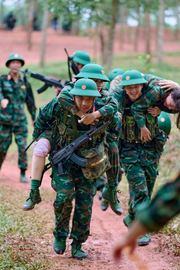Bình An ngạt thở khi làm nhiệm vụ, Chi Pu nghẹn ngào: "Bạn của tôi trong giới không nhiều"- Ảnh 2. Bình An ngạt thở khi làm nhiệm vụ, Chi Pu nghẹn ngào: "Bạn của tôi trong giới không nhiều"- Ảnh 2.