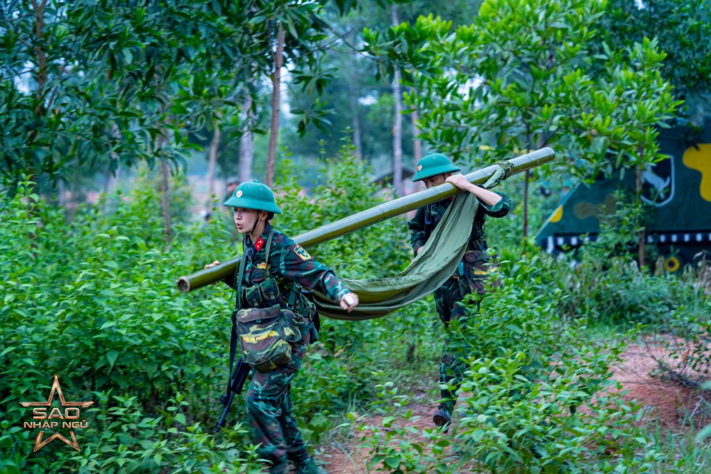 Bình An ngạt thở khi làm nhiệm vụ, Chi Pu nghẹn ngào: "Bạn của tôi trong giới không nhiều"- Ảnh 4. Bình An ngạt thở khi làm nhiệm vụ, Chi Pu nghẹn ngào: "Bạn của tôi trong giới không nhiều"- Ảnh 4.