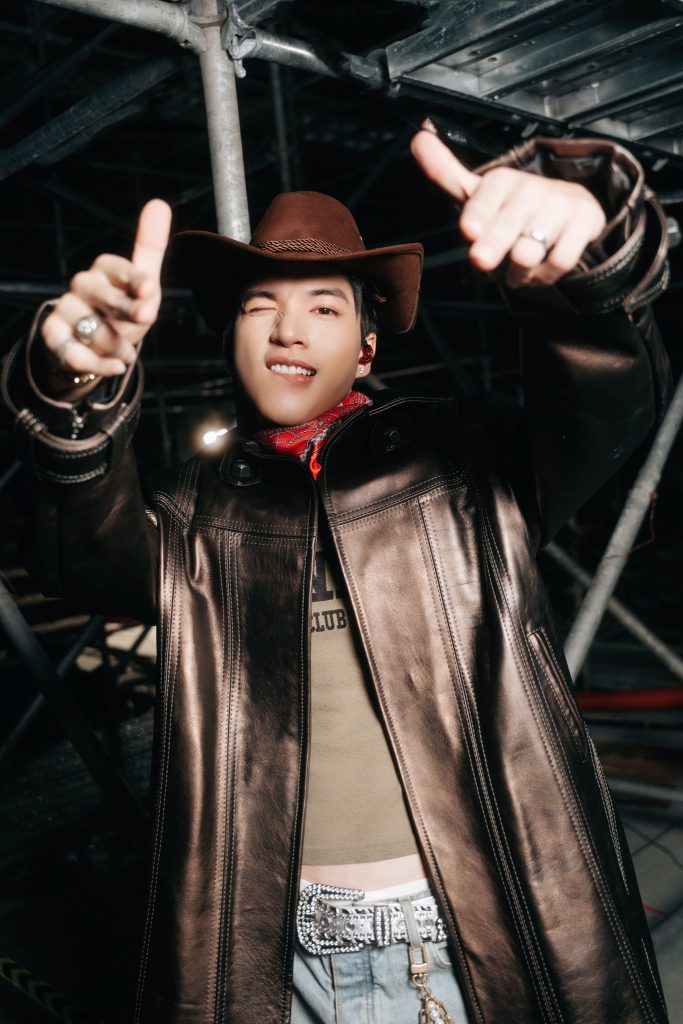 HIEUTHUHAI “thổi bùng” GENfest Presents MBILLION: Hứa hẹn set diễn đỉnh cao 45 phút, cháy hết mình cùng SUNDAYs- Ảnh 3. HIEUTHUHAI “thổi bùng” GENfest Presents MBILLION: Hứa hẹn set diễn đỉnh cao 45 phút, cháy hết mình cùng SUNDAYs- Ảnh 3.