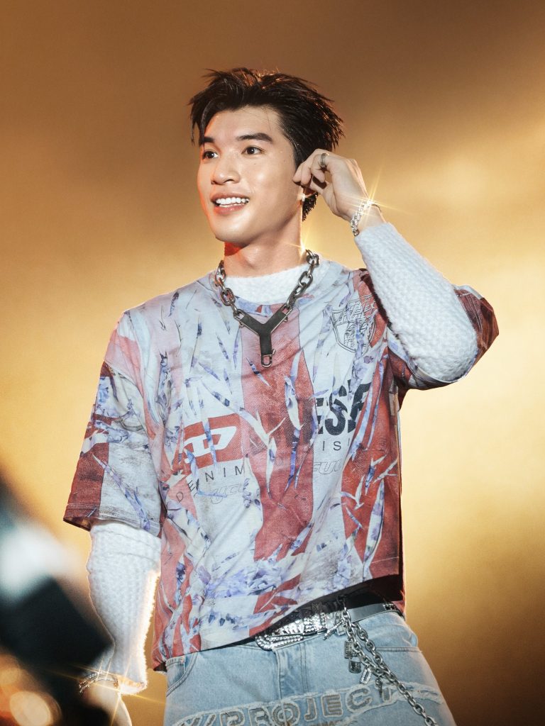 HIEUTHUHAI “thổi bùng” GENfest Presents MBILLION: Hứa hẹn set diễn đỉnh cao 45 phút, cháy hết mình cùng SUNDAYs- Ảnh 2. HIEUTHUHAI “thổi bùng” GENfest Presents MBILLION: Hứa hẹn set diễn đỉnh cao 45 phút, cháy hết mình cùng SUNDAYs- Ảnh 2.