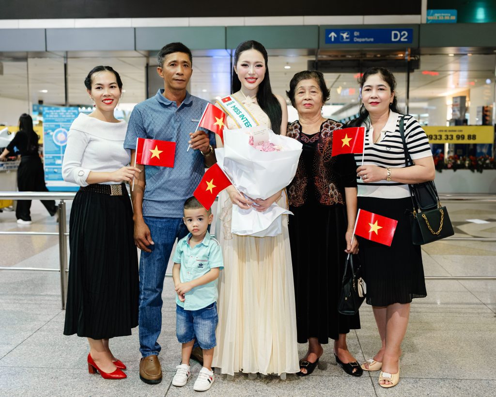 Hoa hậu Kiều Duy mang 100 kg hành lý, 30 bộ trang phục sang Nhật sẵn sàng cho cuộc thi Miss International 2025- Ảnh 2.