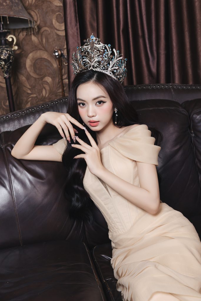 Hoa hậu Sinh viên Việt Nam 2025 - Hoàng Ngọc Như: "Mẹ nói tôi mà thi nhan sắc là rớt từ vòng gửi xe"- Ảnh 3.