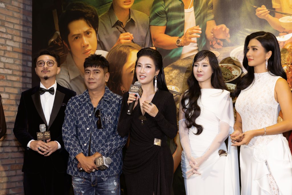 "Nữ hoàng phim xưa" Quỳnh Lam cùng tài tử Lý Hùng đồng loạt tái xuất với dự án điện ảnh "Phòng trọ ma bầu"- Ảnh 2.