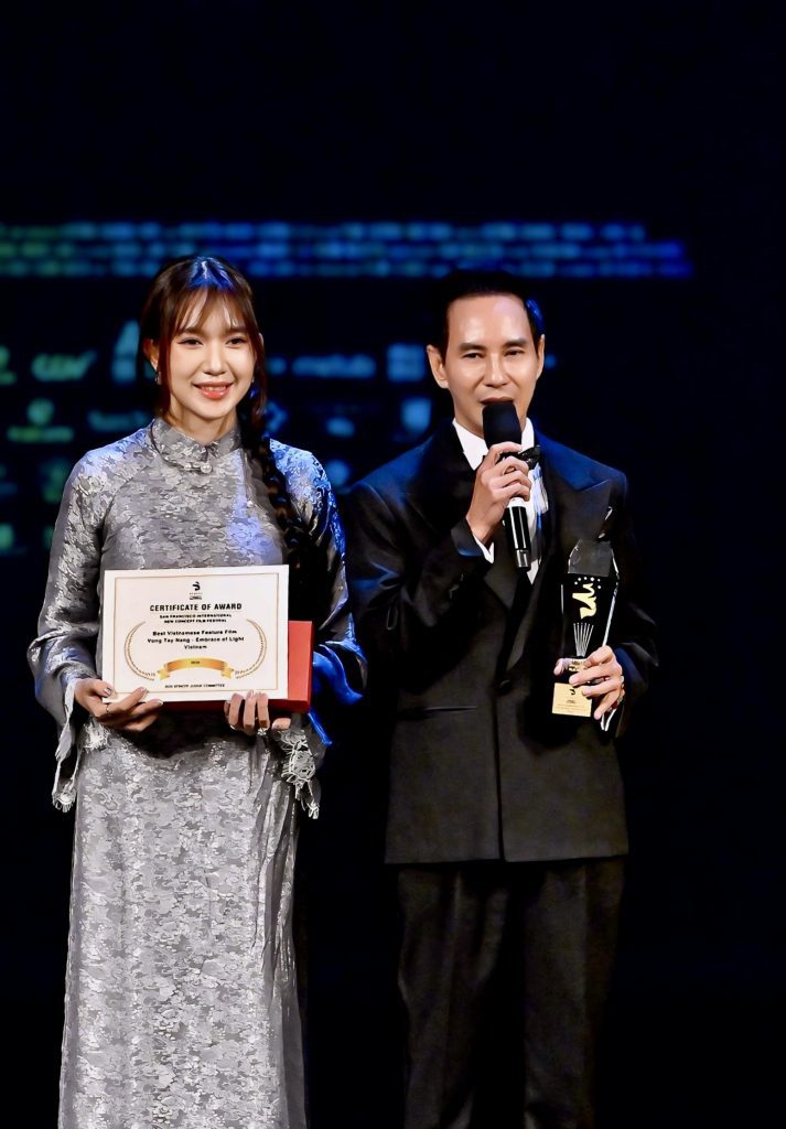 Thành công của “Lật mặt 8” giúp Lý Hải mang về cú đúp giải thưởng điện ảnh quốc tế tại Mỹ - Ảnh 3.