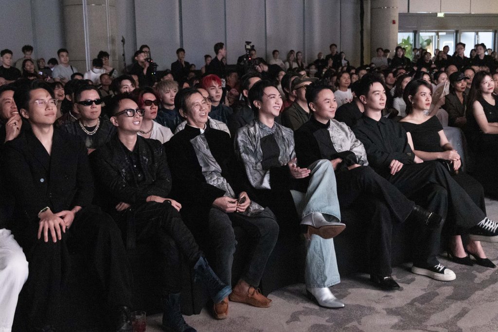 NSND Huỳnh Tú, NSND Tự Long góp mặt trong MV “Mục hạ vô nhân” của SOOBIN: Đưa văn hóa Việt vào âm nhạc đại chúng- Ảnh 3.