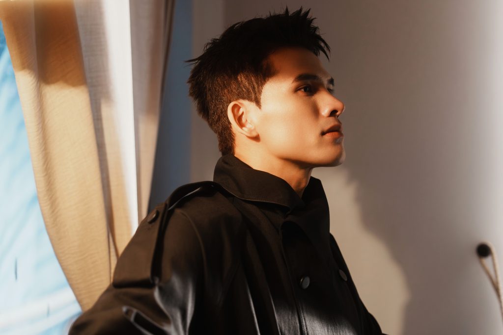 Quốc Thiên ra mắt thêm MV mới trước thềm Live Concert Skynote 2025, khán giả “sững sờ” vì độ chịu chơi!- Ảnh 5. Quốc Thiên ra mắt thêm MV mới trước thềm Live Concert Skynote 2025, khán giả “sững sờ” vì độ chịu chơi!- Ảnh 5.