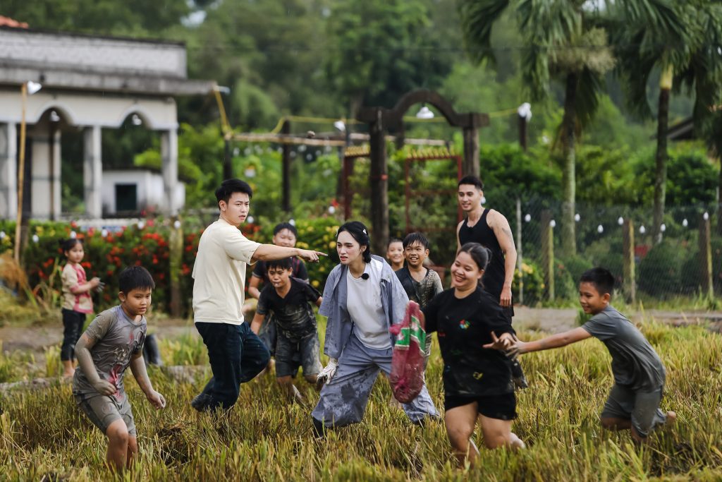 Không còn thân thiết như trước, dàn cast "Hàng xóm mới" bỗng “bật mood” nghi ngờ các thành viên- Ảnh 2.