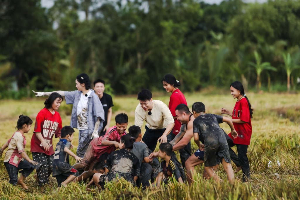 Không còn thân thiết như trước, dàn cast "Hàng xóm mới" bỗng “bật mood” nghi ngờ các thành viên- Ảnh 3.