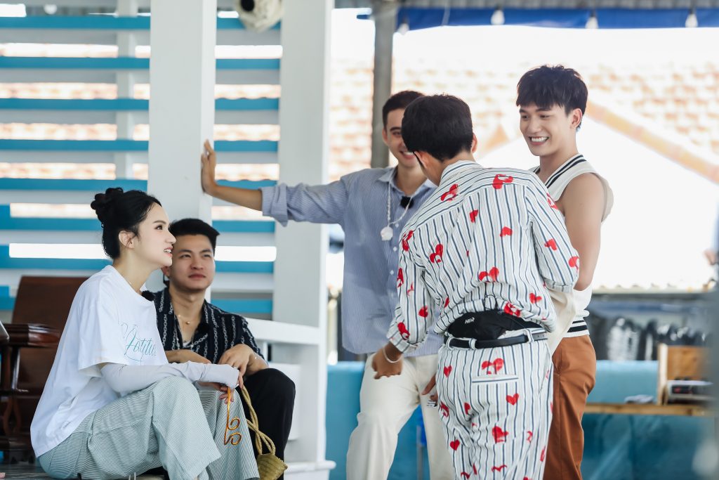 Dàn sao "Mưa đỏ" đổ bộ "Hàng xóm mới", An Trương - Nguyễn Tùng Dương chính thức đối đầu- Ảnh 5. Dàn sao "Mưa đỏ" đổ bộ "Hàng xóm mới", An Trương - Nguyễn Tùng Dương chính thức đối đầu- Ảnh 5.