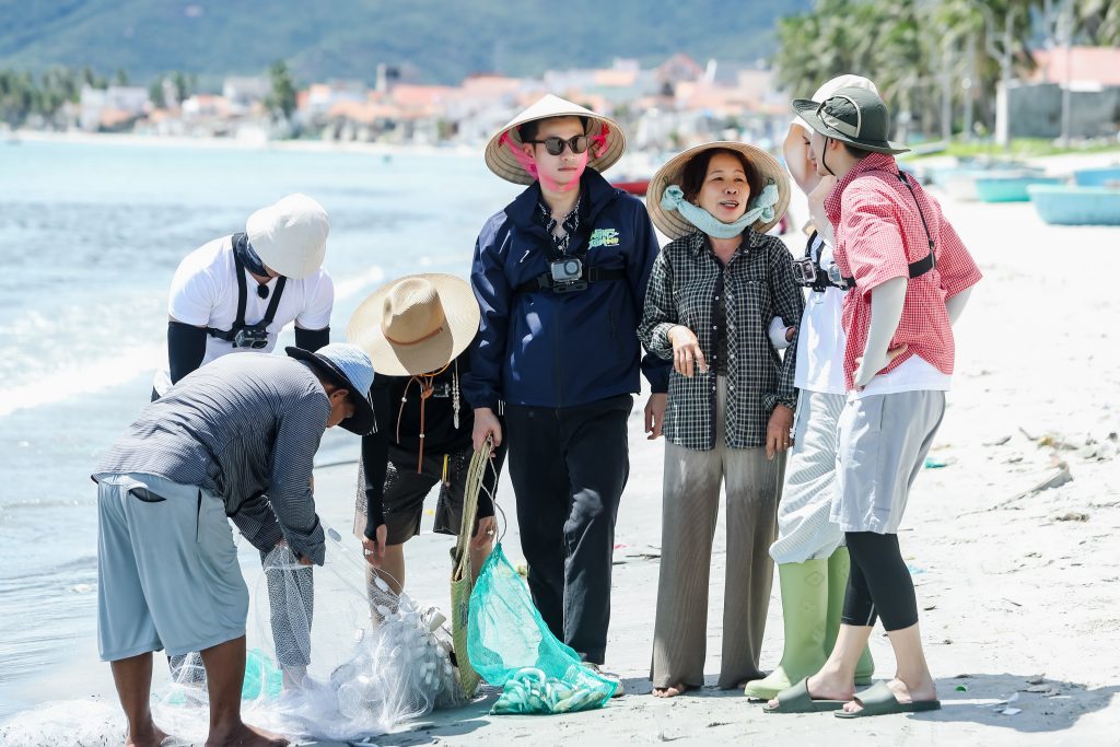 Dàn sao "Mưa đỏ" đổ bộ "Hàng xóm mới", An Trương - Nguyễn Tùng Dương chính thức đối đầu- Ảnh 3. Dàn sao "Mưa đỏ" đổ bộ "Hàng xóm mới", An Trương - Nguyễn Tùng Dương chính thức đối đầu- Ảnh 3.