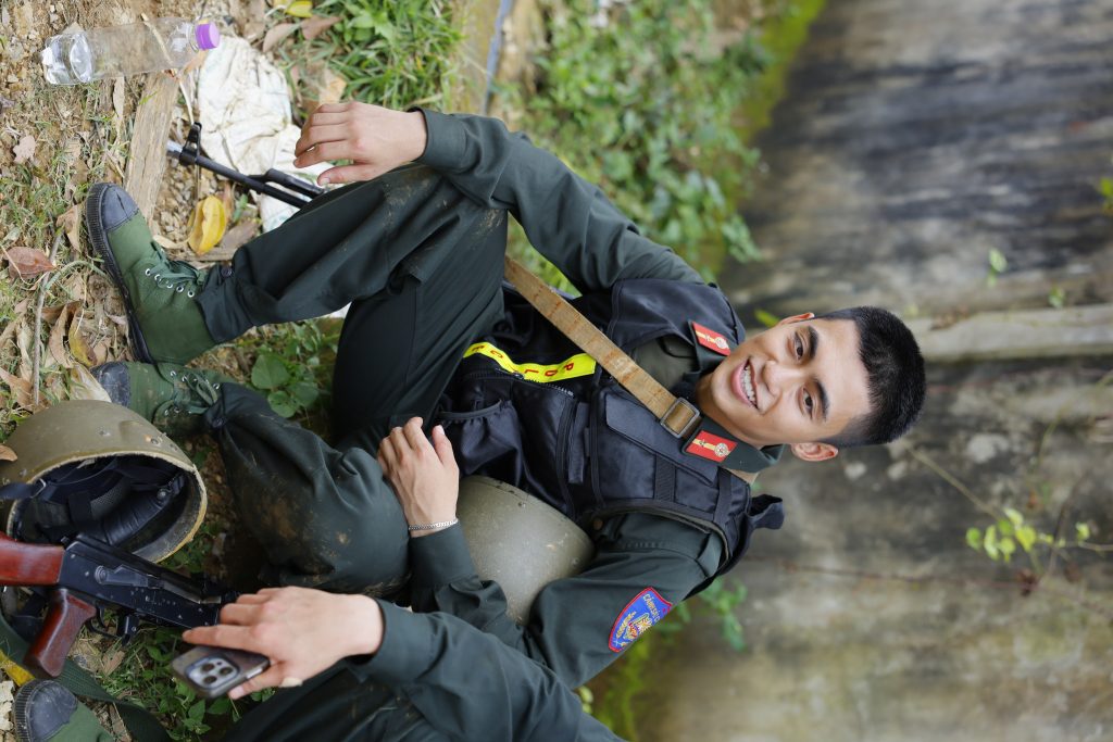 MONO khép lại hành trình "Chiến sĩ quả cảm": 3 tháng học cách gan dạ và hy sinh như người lính- Ảnh 1. MONO khép lại hành trình "Chiến sĩ quả cảm": 3 tháng học cách gan dạ và hy sinh như người lính- Ảnh 1.
