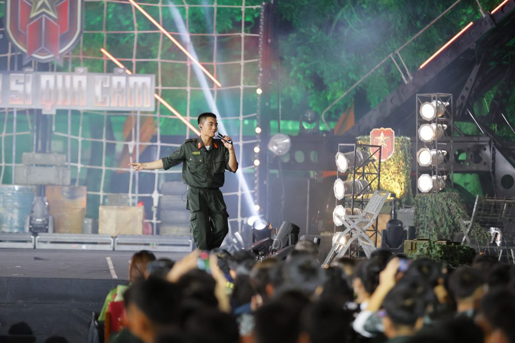 MONO khép lại hành trình "Chiến sĩ quả cảm": 3 tháng học cách gan dạ và hy sinh như người lính- Ảnh 4. MONO khép lại hành trình "Chiến sĩ quả cảm": 3 tháng học cách gan dạ và hy sinh như người lính- Ảnh 4.