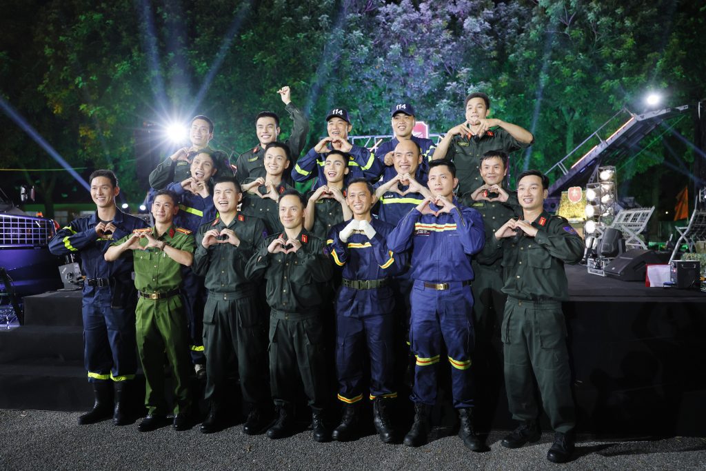 MONO khép lại hành trình "Chiến sĩ quả cảm": 3 tháng học cách gan dạ và hy sinh như người lính- Ảnh 5. MONO khép lại hành trình "Chiến sĩ quả cảm": 3 tháng học cách gan dạ và hy sinh như người lính- Ảnh 5.