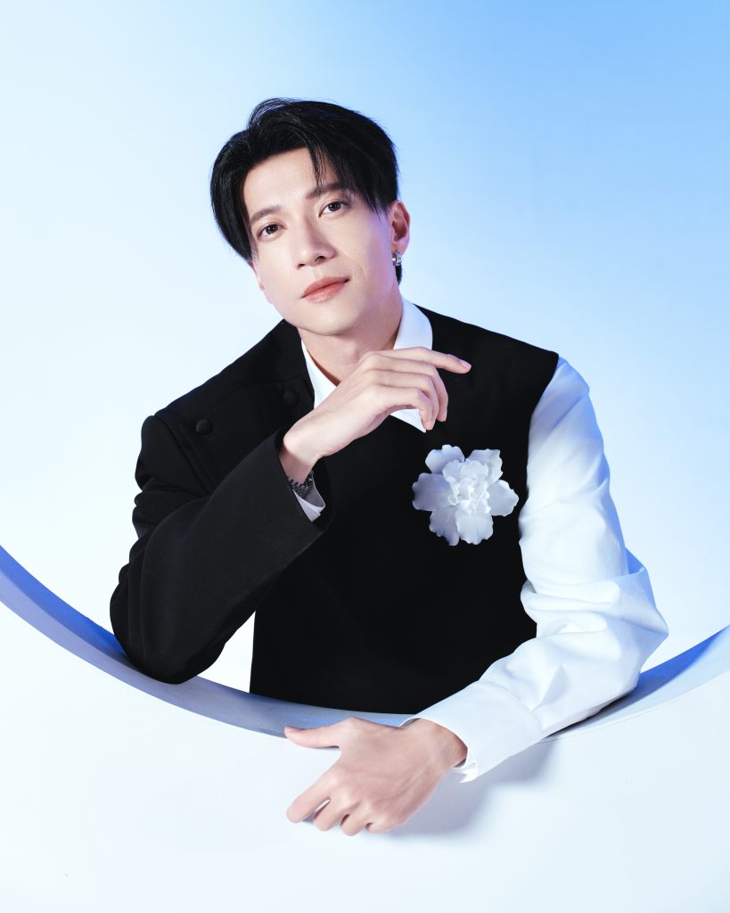 S.T Sơn Thạch gửi đến fan "cái ôm ngọt ngào", ra mắt ca khúc "Bầu trời này có em"- Ảnh 1.