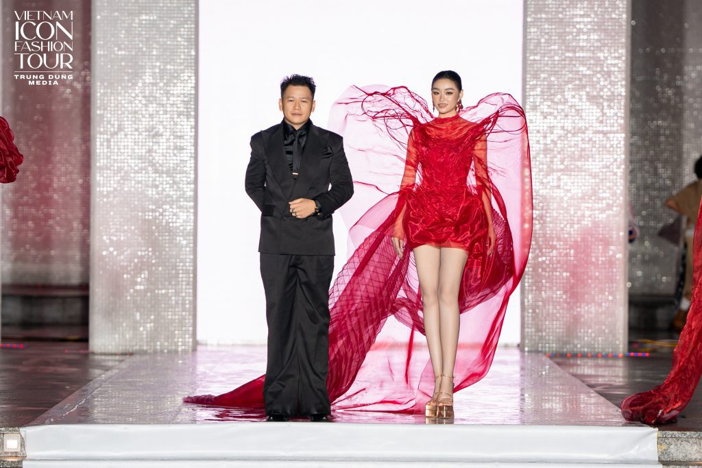 NTK Hoàng Minh Hà, NTK Châu Báo Ngọc Ngà trình làng BST mới tại "Vietnam Icon Fashion Tour 2025"- Ảnh 5. NTK Hoàng Minh Hà, NTK Châu Báo Ngọc Ngà trình làng BST mới tại "Vietnam Icon Fashion Tour 2025"- Ảnh 5.